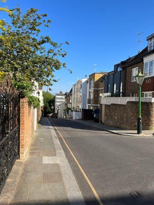 Serene Townhouse With Parking Londres Extérieur photo